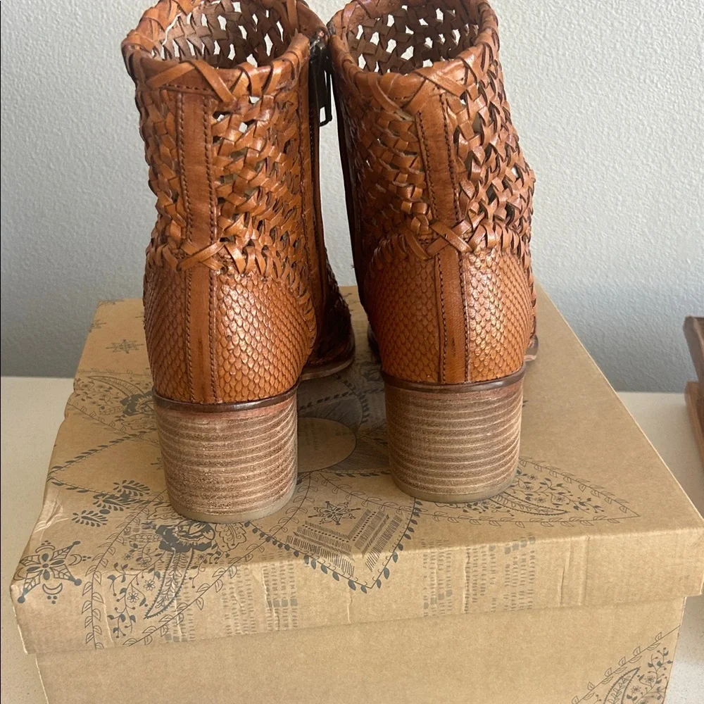 Free People Brown Woven Ankle Booties Size 39 New in Box Never Worn - Picture 5 of 9